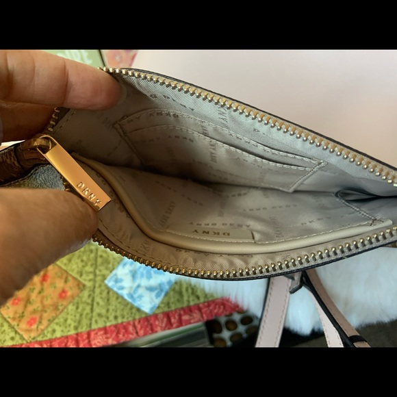 DKNY large tote - Picture 7 of 8